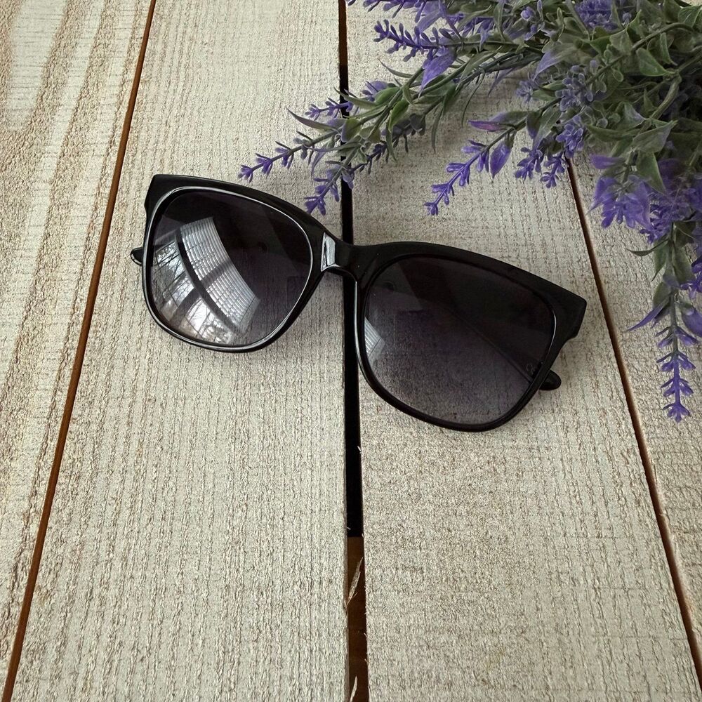 Tommy Hilfiger “Lily” Sunglasses